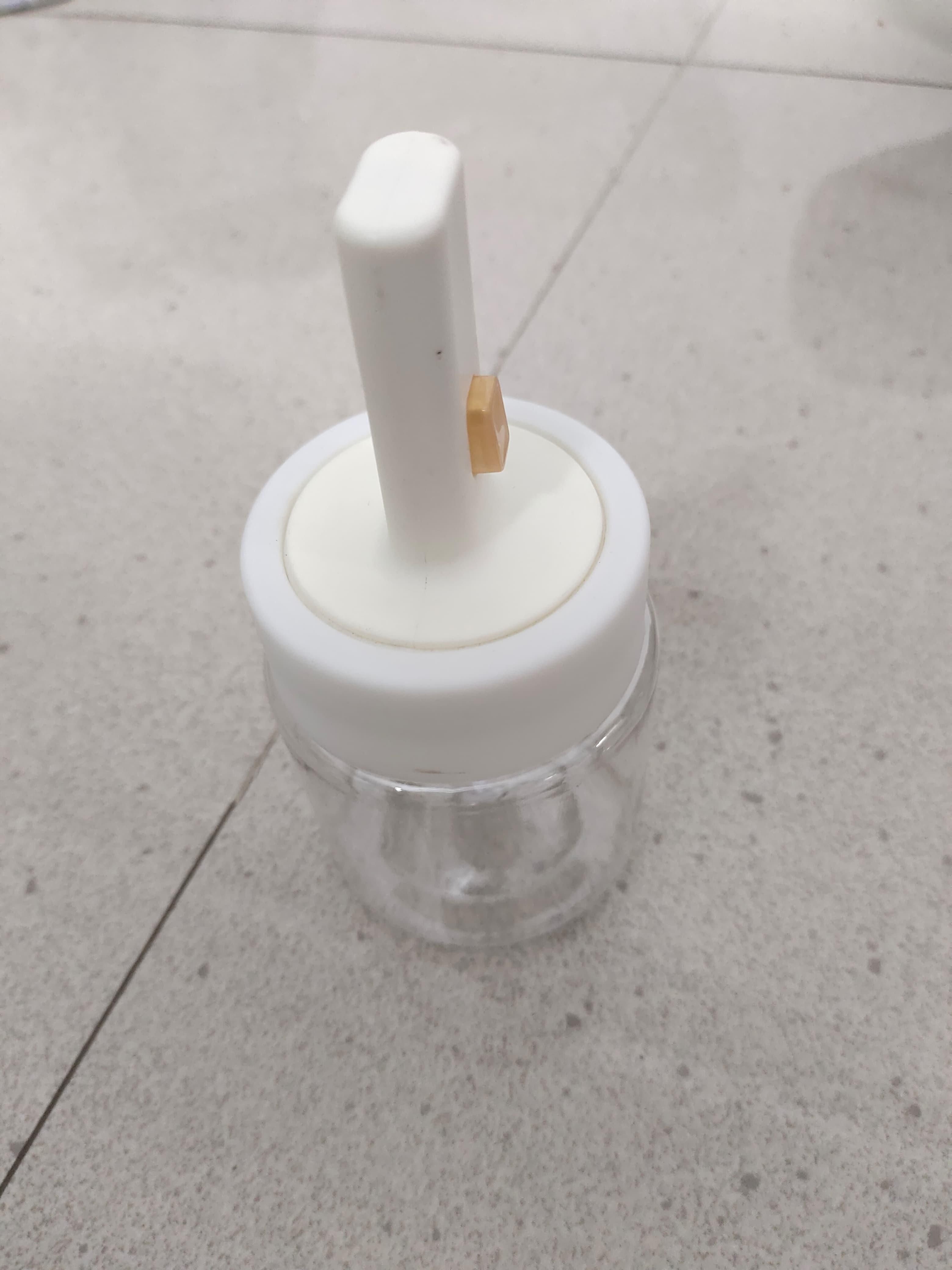 Luxury Glass Telescopic Seasoning Tank with Integrated Spoon Lid